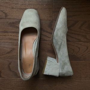 LoQ Villa Block Heels - Piedra Suede